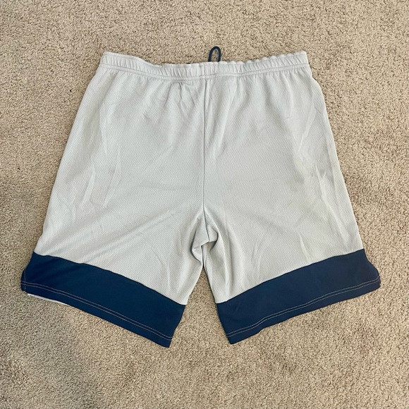 Nike basketball shorts grey navy size L ⚪️🔵 - Picture 2 of 2